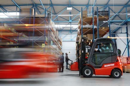 HMBS x Toppla : Comment l'usine de batteries a accueilli 21 salariés avec une solution clé en main